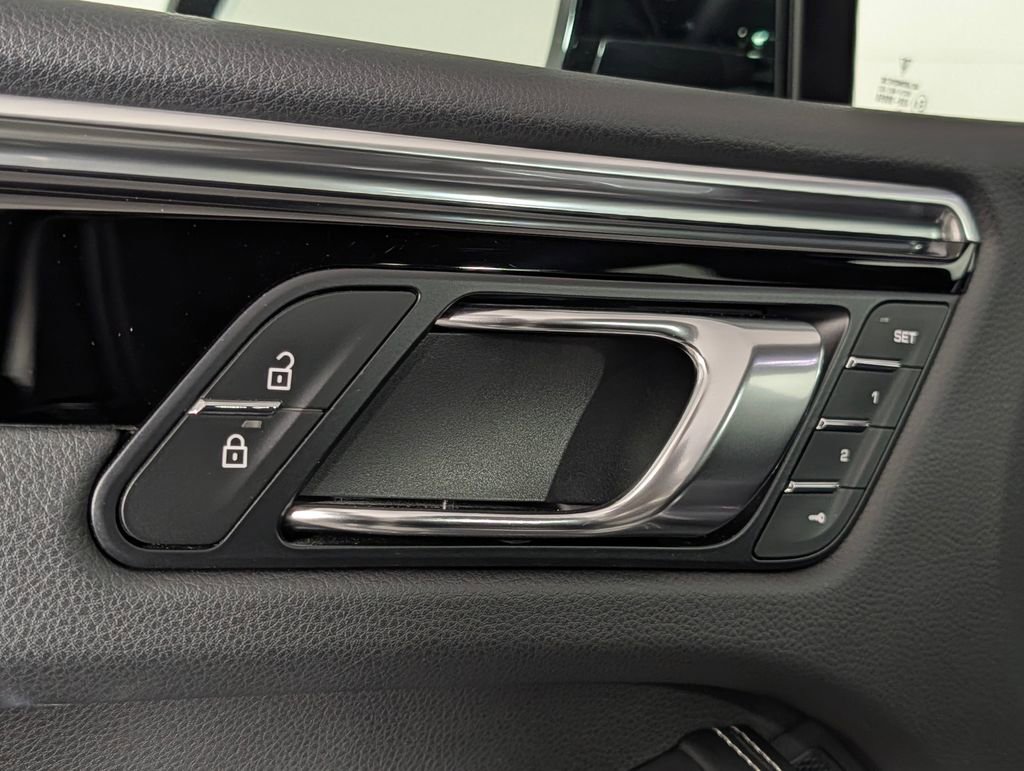 Certified 2023 Porsche Macan S image 26