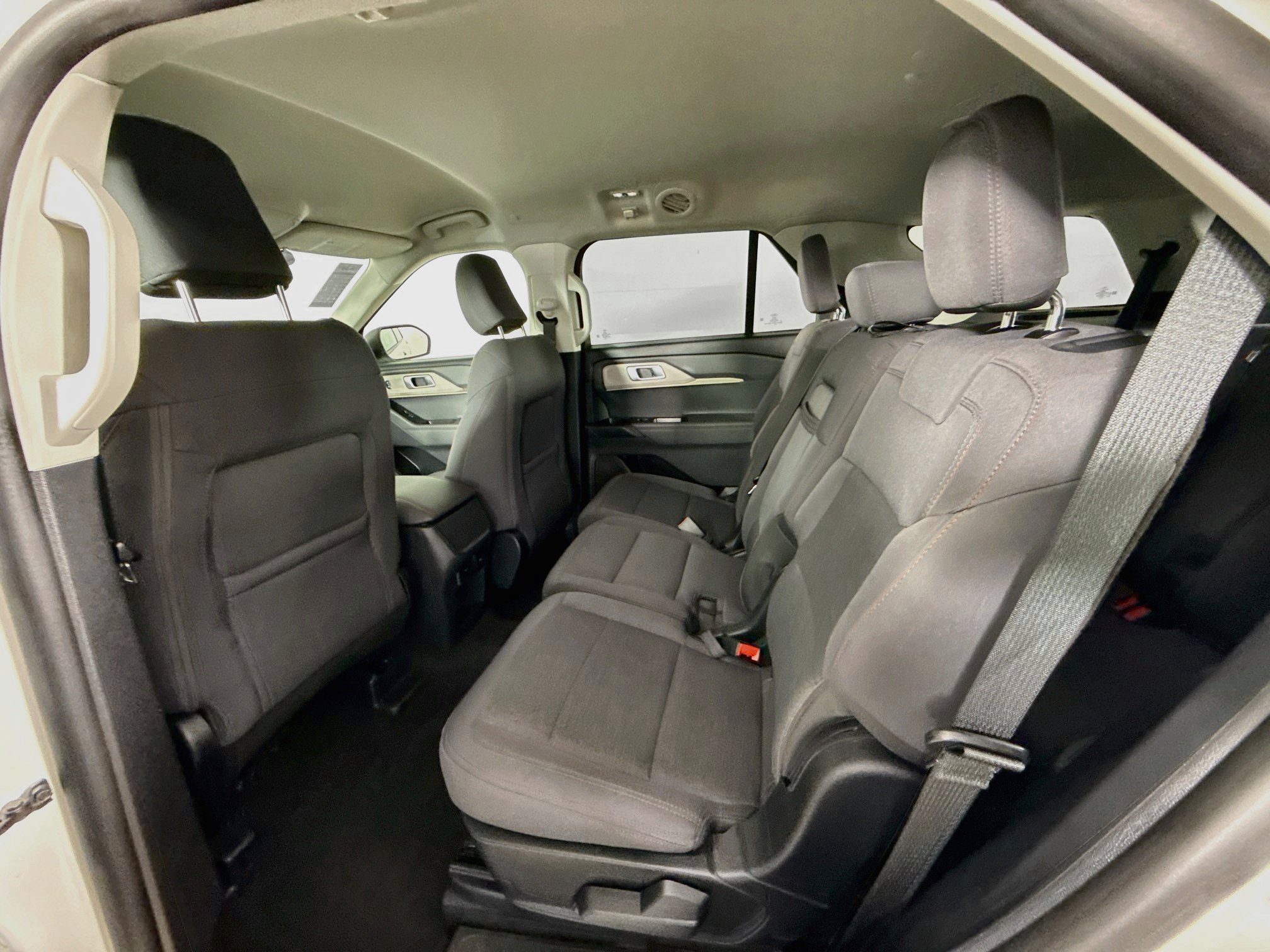 Used 2025 Ford Explorer Active AWD/4WD image 29