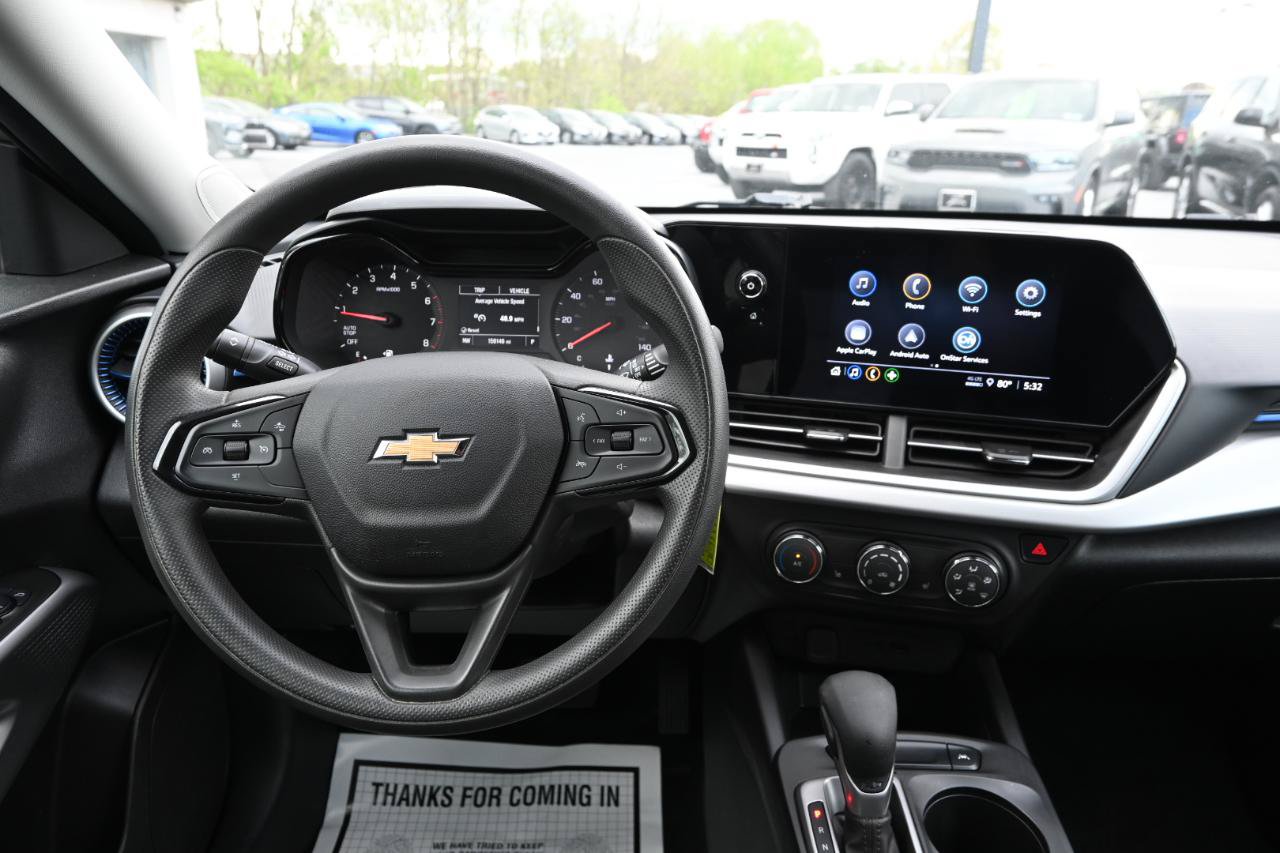 Used 2024 Chevrolet Trax LS w/ LS Convenience Package FWD image 25