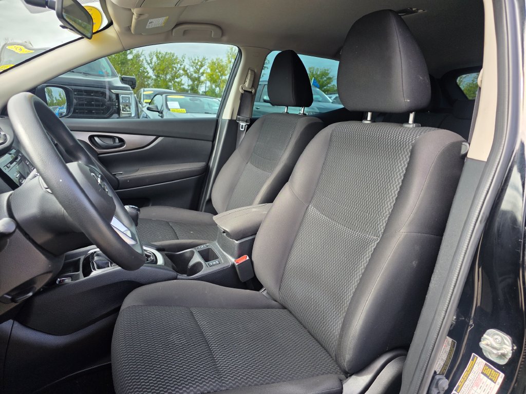 Used 2018 Nissan Rogue Sport FWD image 16