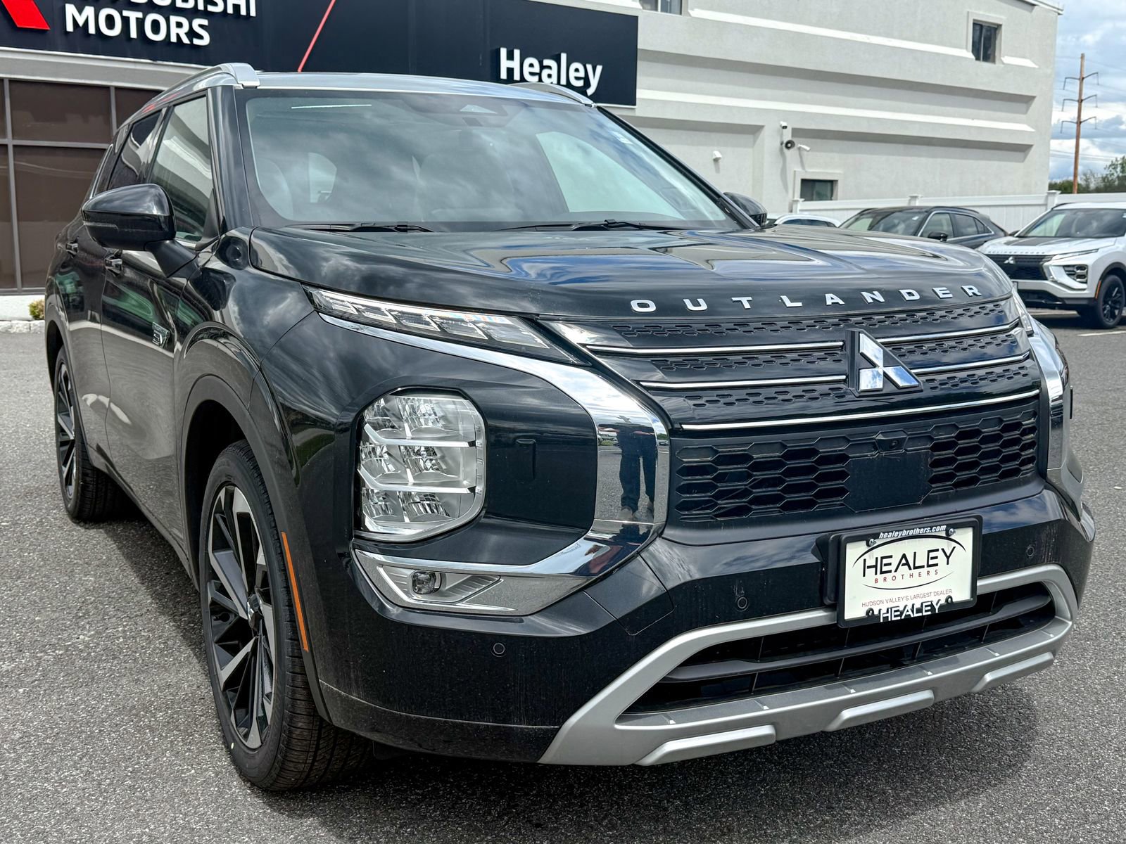 New 2025 Mitsubishi Outlander SEL