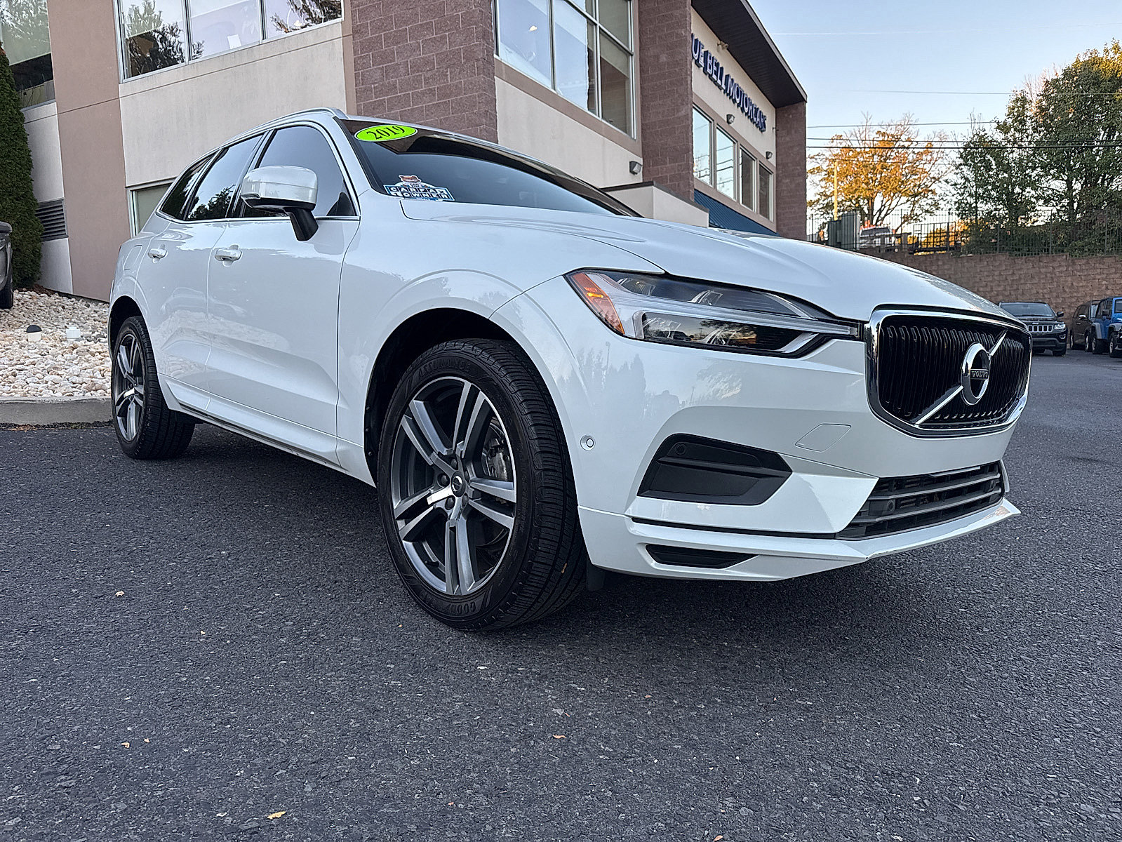 Used 2019 Volvo XC60 T5 Momentum w/ Multimedia Package AWD/4WD image 19