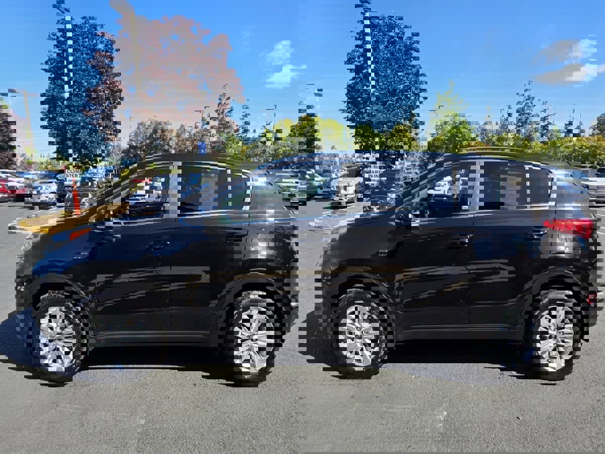 Used 2017 Kia Sportage LX image 2