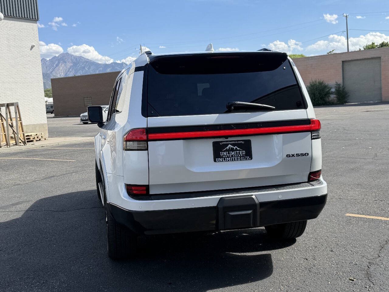Used 2025 Lexus GX 550 w/ Accessory Package (2T) AWD/4WD image 6