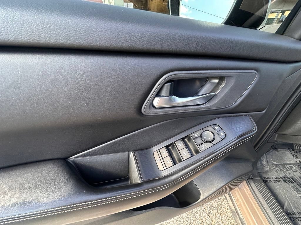 Certified 2024 Nissan Rogue SV FWD image 15