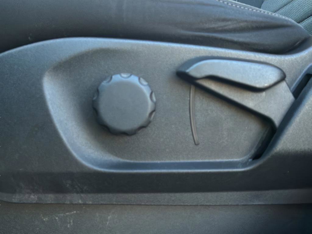 Used 2018 Ford Edge SE image 14