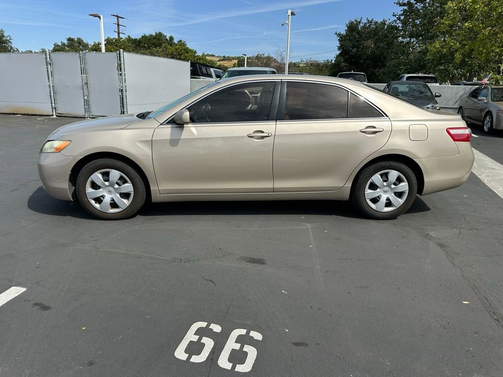 Used 2009 Toyota Camry LE image 2