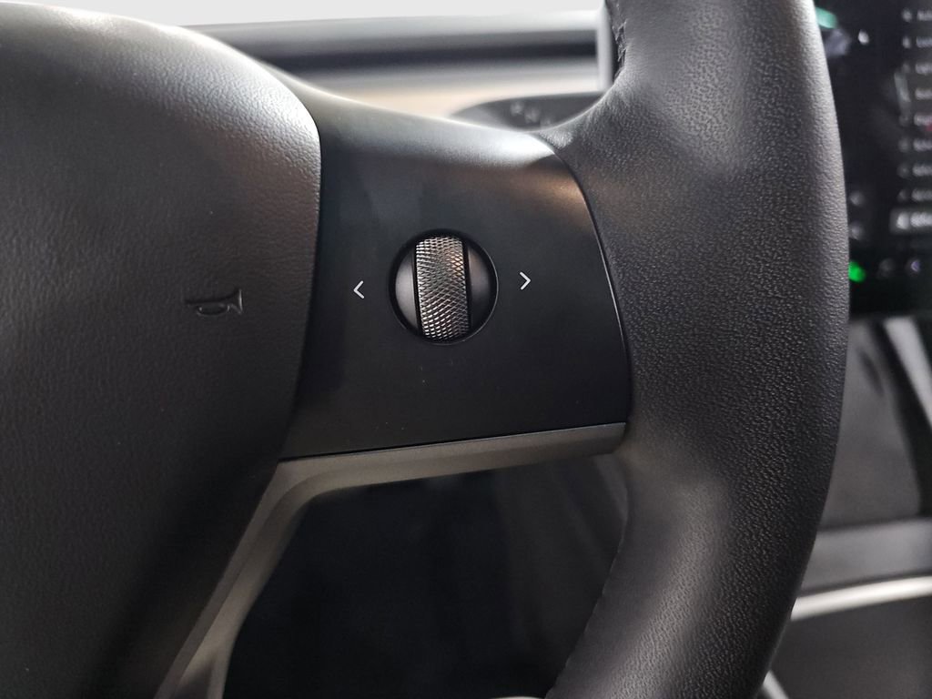 Used 2023 Tesla Model 3 Standard Range image 12