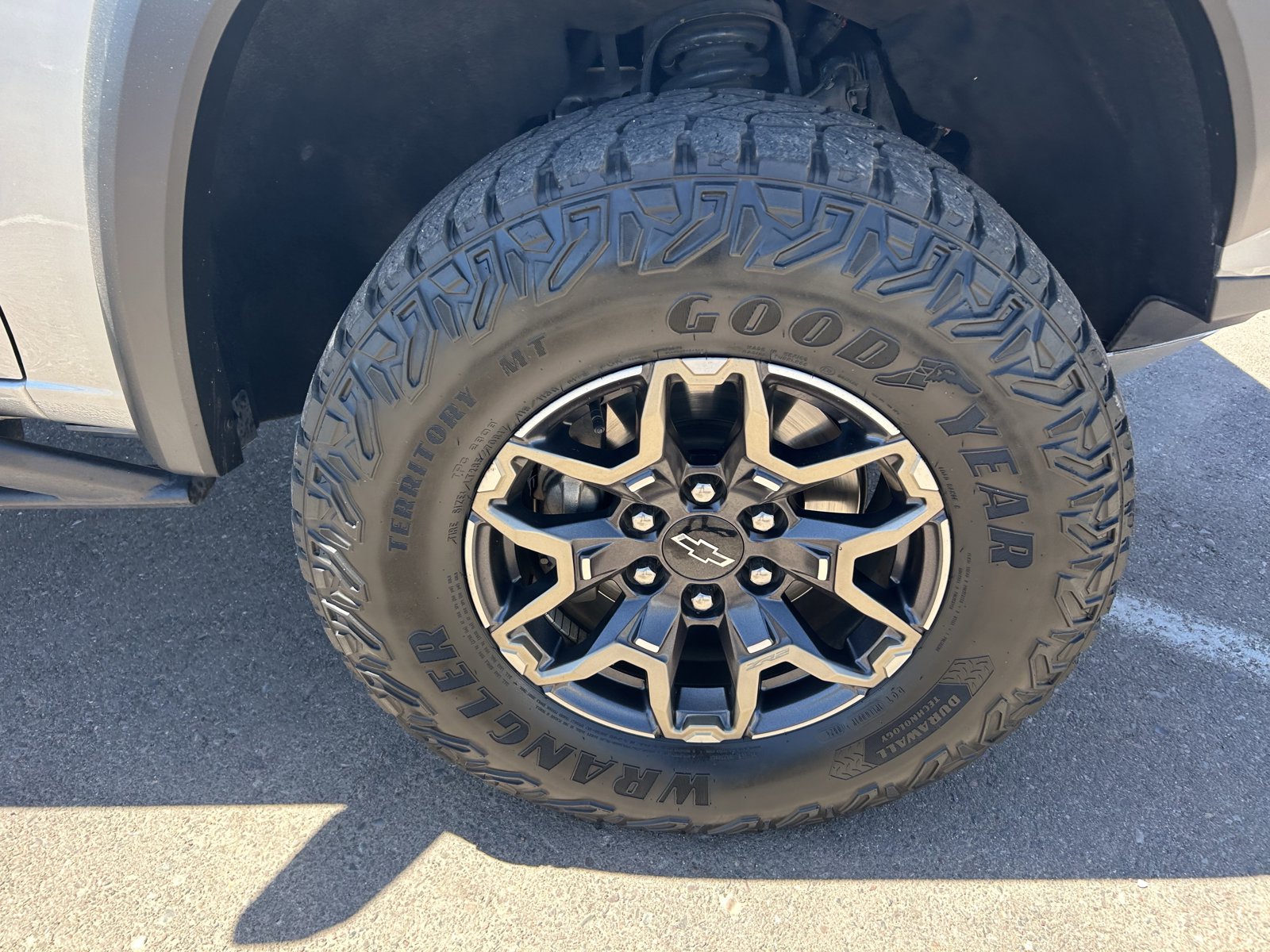 Certified 2024 Chevrolet Colorado ZR2 w/ Safety Package AWD/4WD image 9