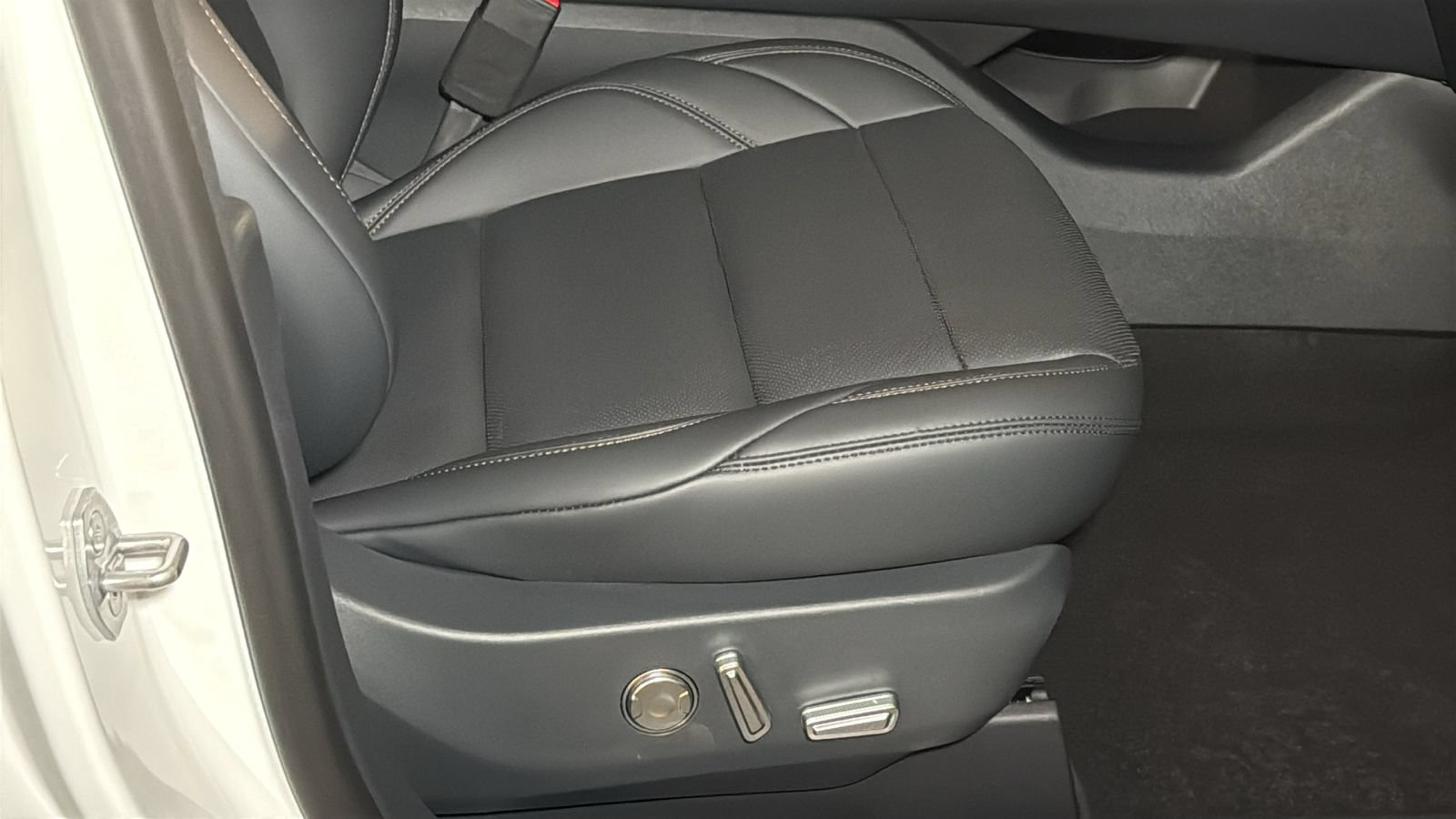 New 2026 Lincoln Nautilus Premier w/ Equipment Group 102A AWD/4WD image 9