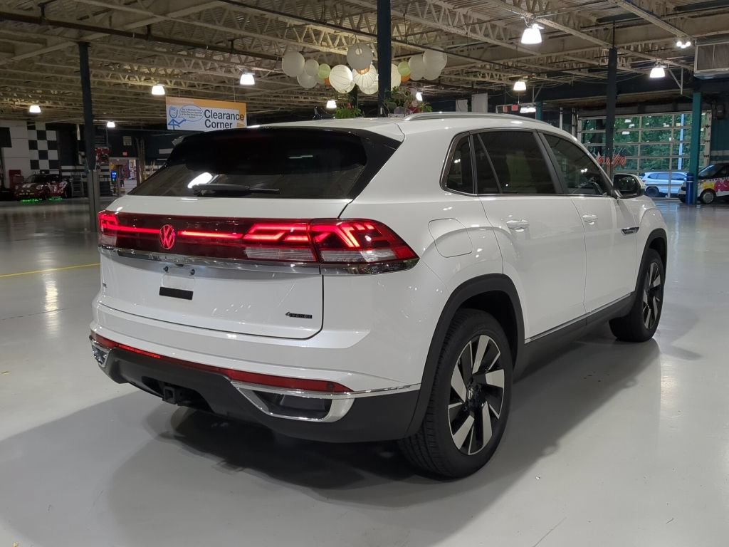Used 2024 Volkswagen Atlas Cross Sport SEL AWD/4WD image 8