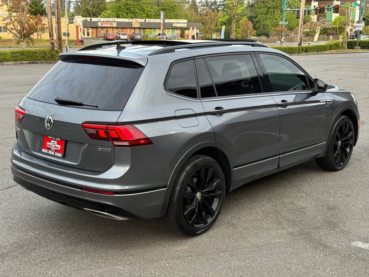 Used 2020 Volkswagen Tiguan SE R-Line w/ 3rd Row Seat Package AWD/4WD image 32