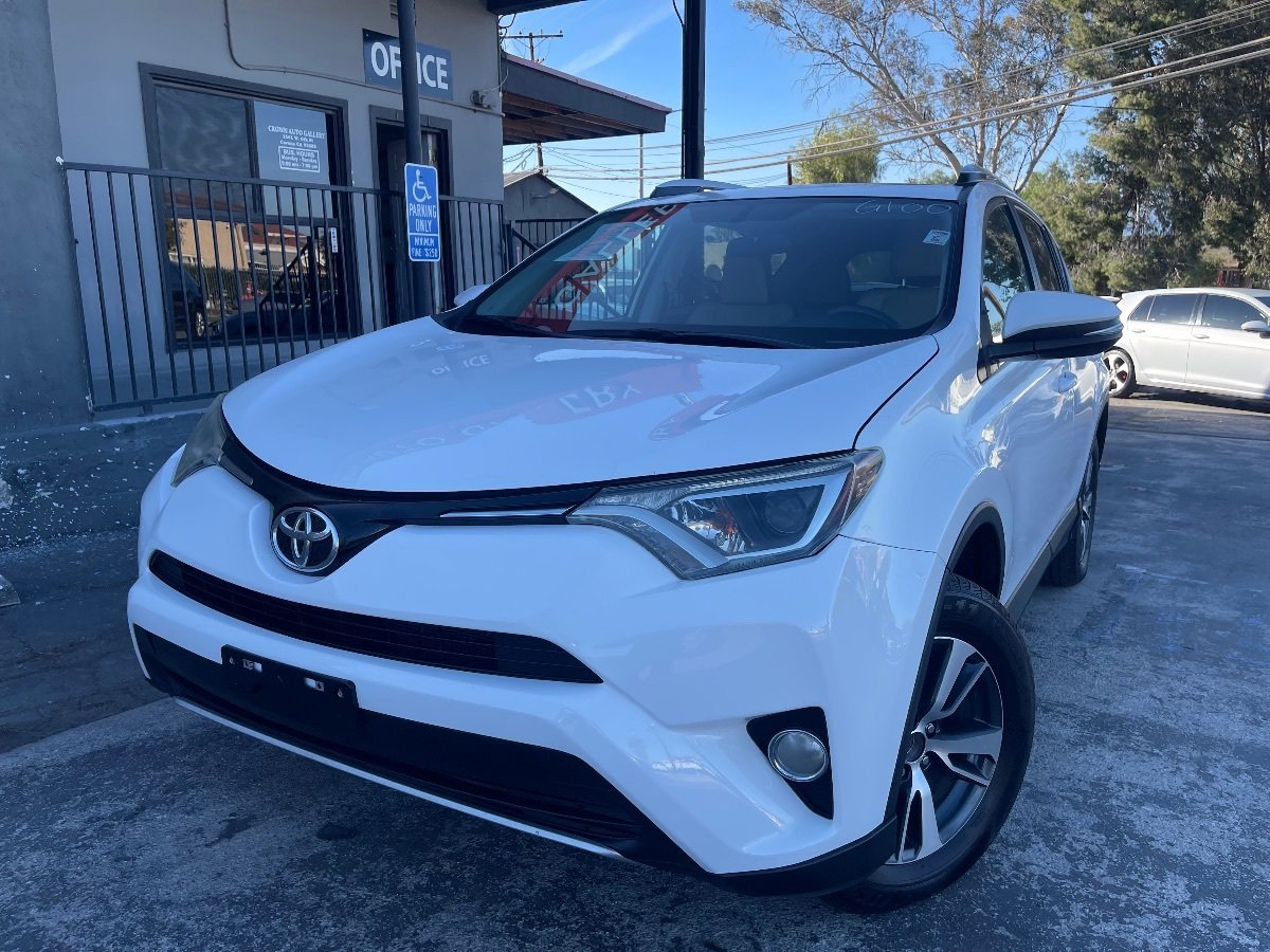 Used 2016 Toyota RAV4 XLE FWD image 1