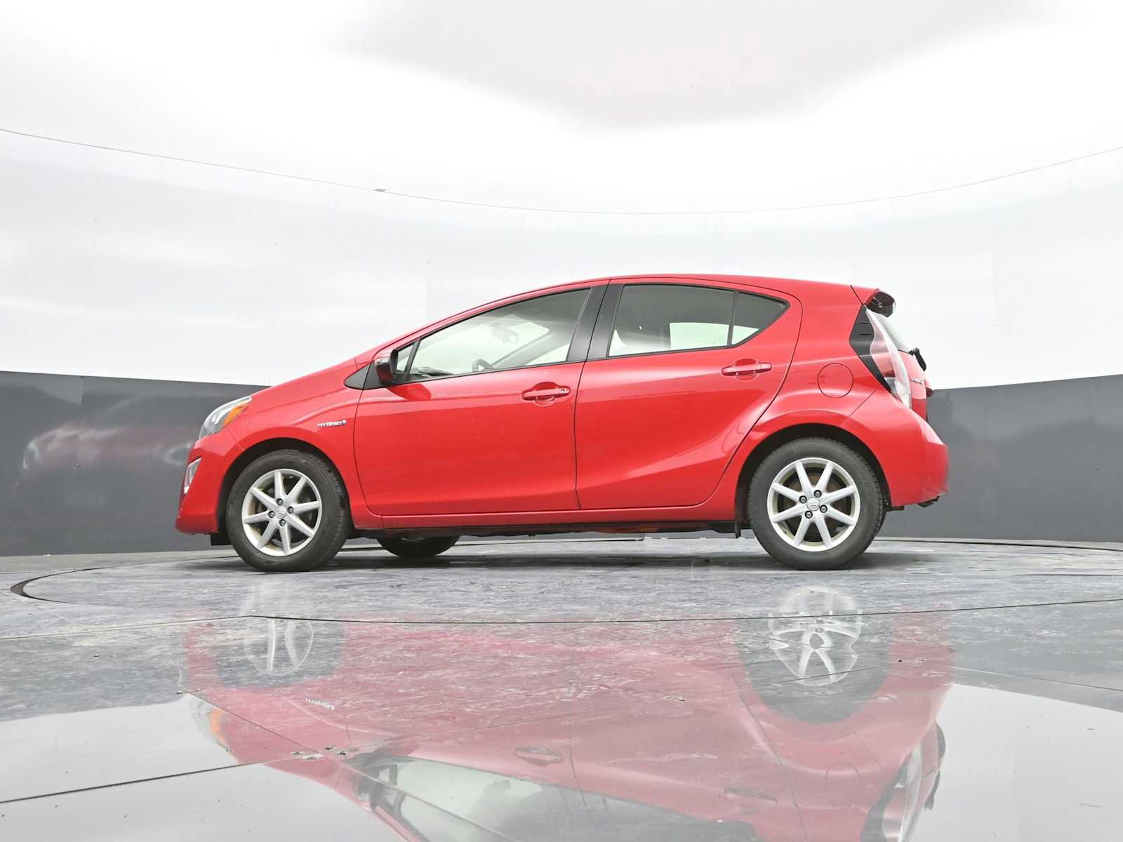 Used 2015 Toyota Prius C Three image 33