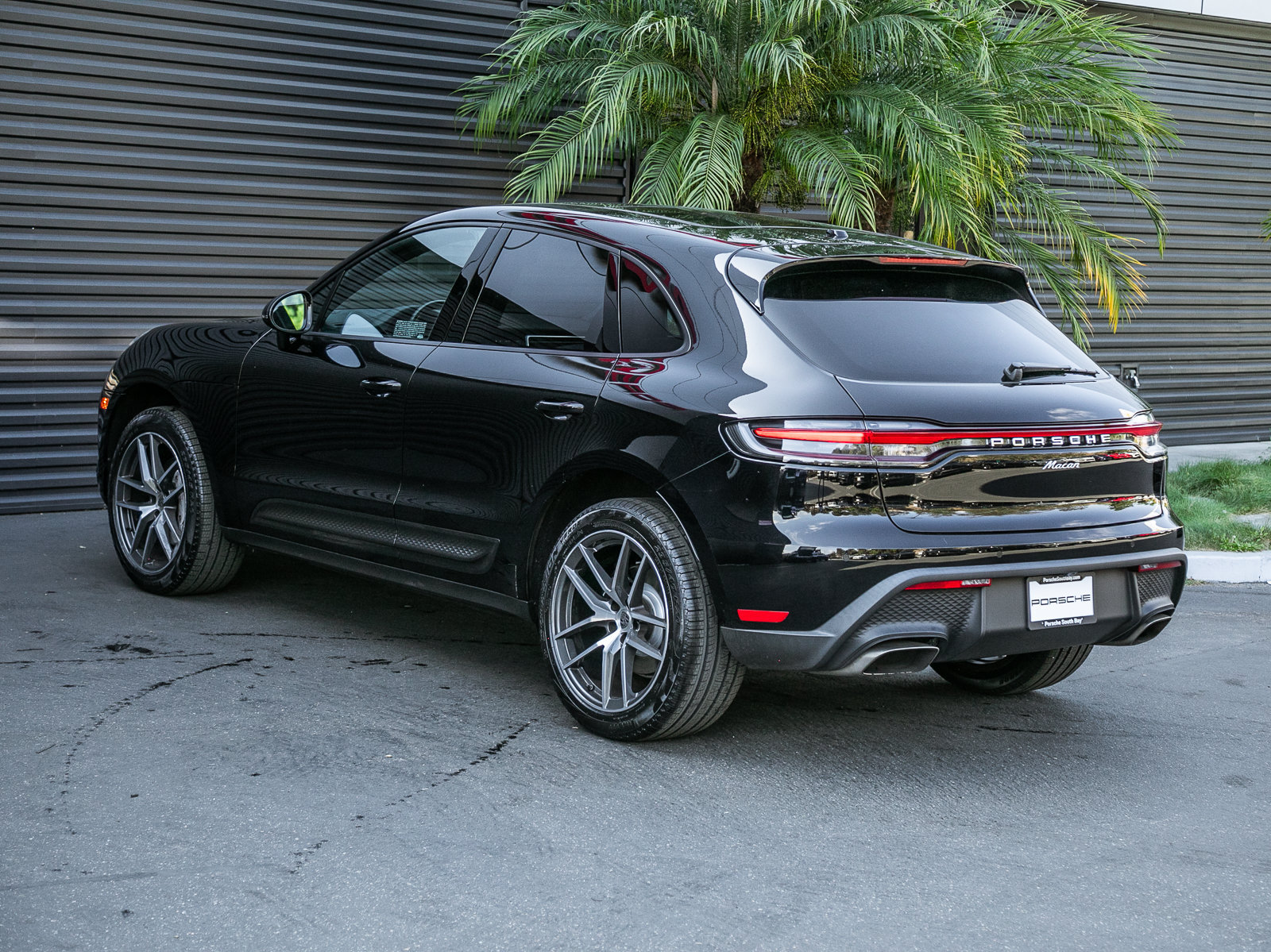 Certified 2023 Porsche Macan AWD/4WD image 3