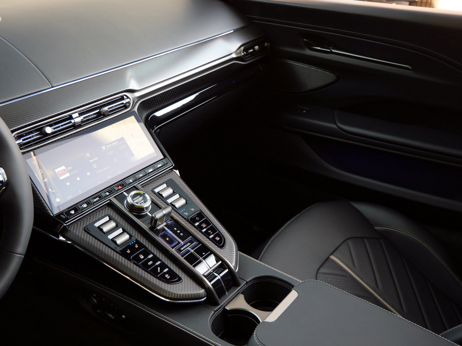 New 2026 Aston Martin V8 Vantage S RWD image 10