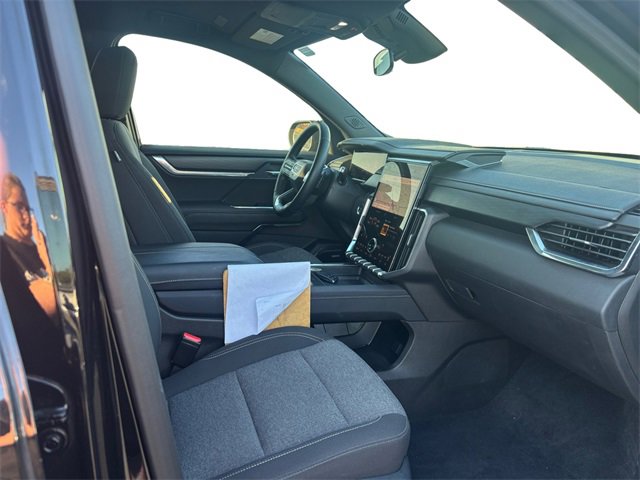 Used 2025 GMC Acadia Elevation image 15