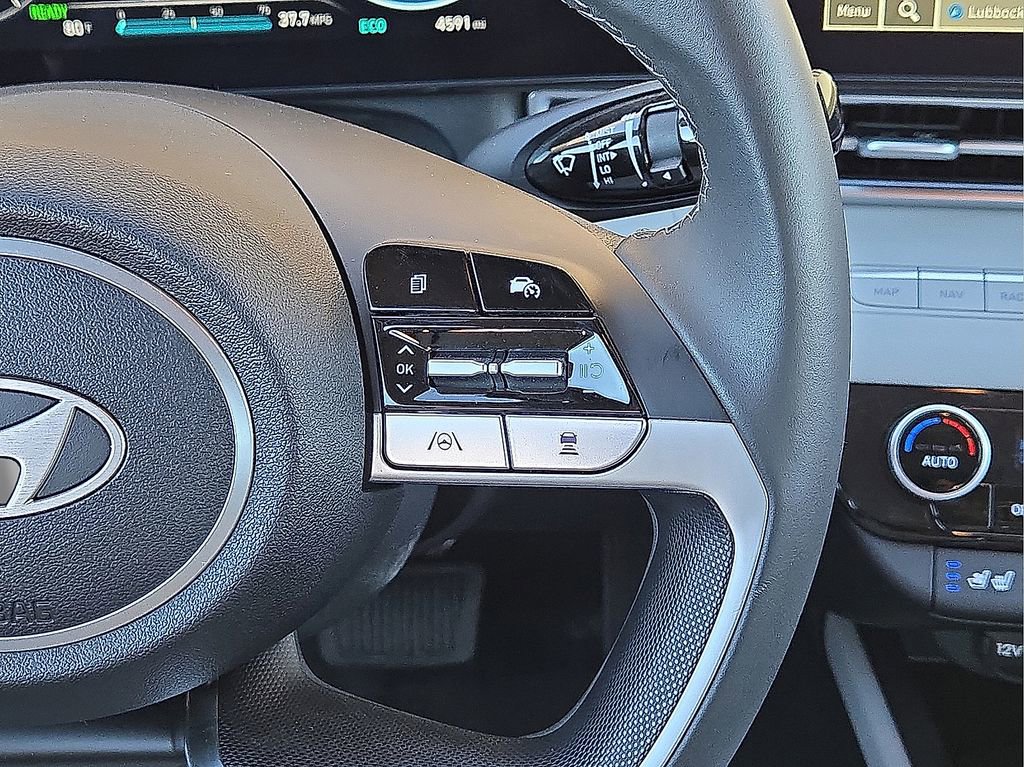 Used 2025 Hyundai Elantra Limited image 20