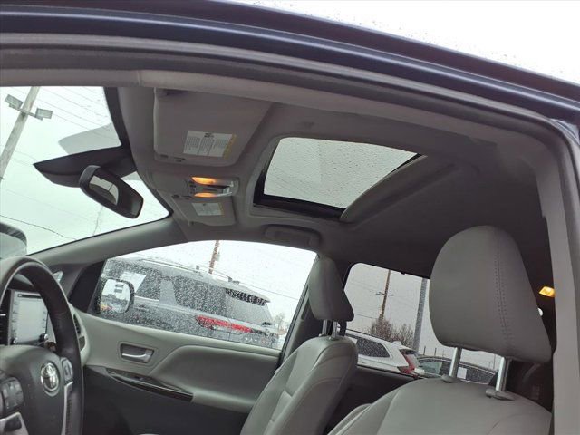 Used 2019 Toyota Sienna AWD image 24