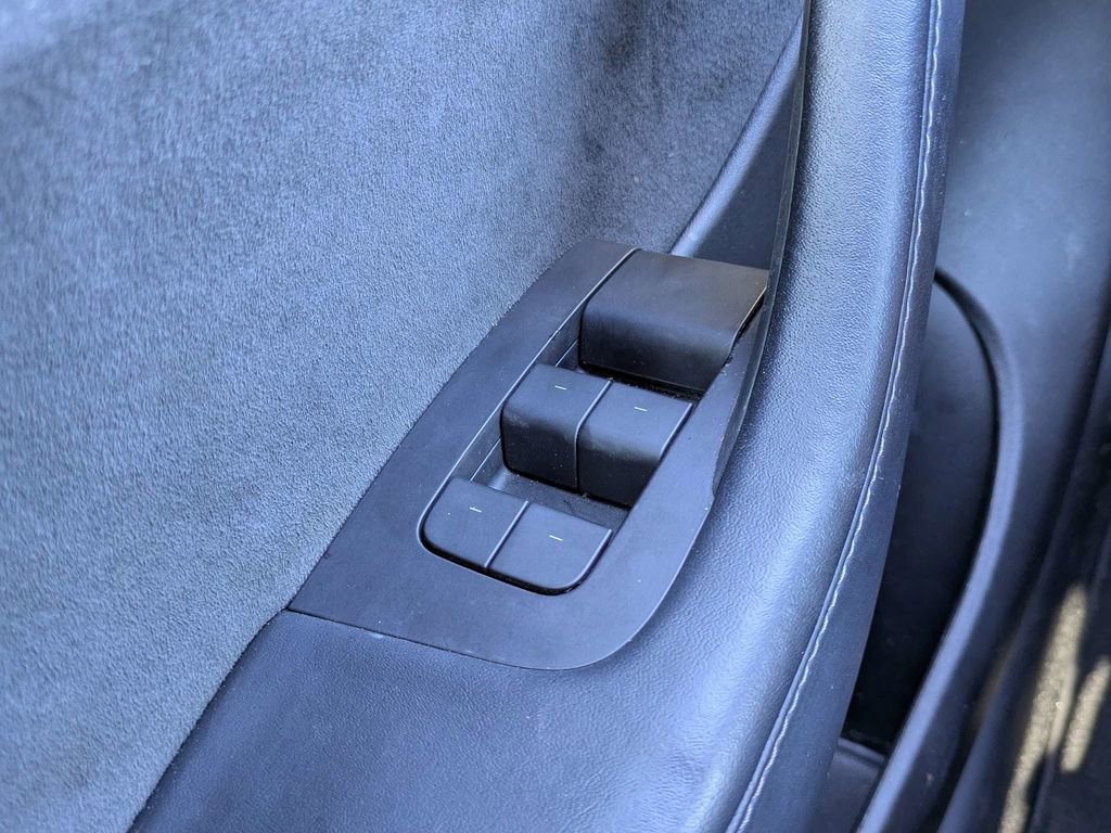 Used 2022 Tesla Model Y Long Range AWD/4WD image 25