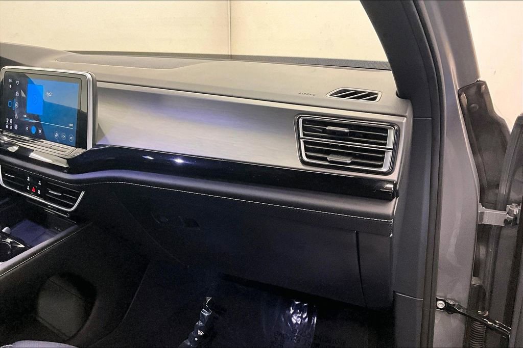 Used 2024 Volkswagen Atlas Cross Sport SE FWD image 15