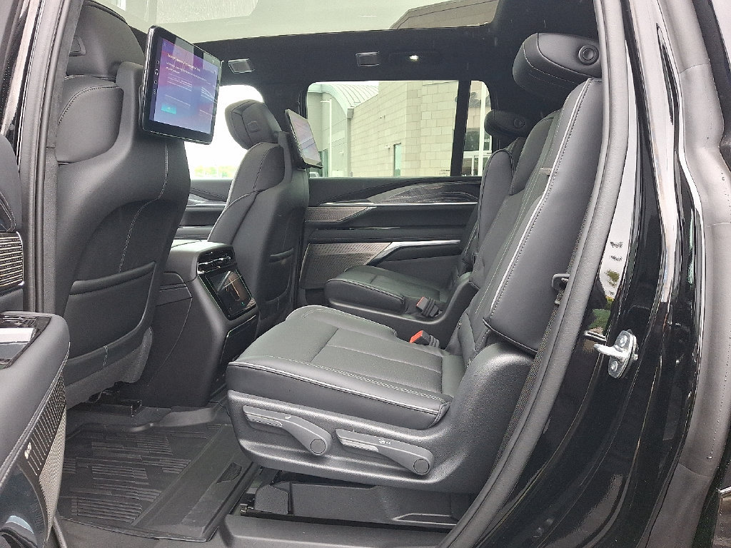 New 2026 Cadillac Escalade IQL Luxury w/ LPO, Floor Liner Package AWD/4WD image 5