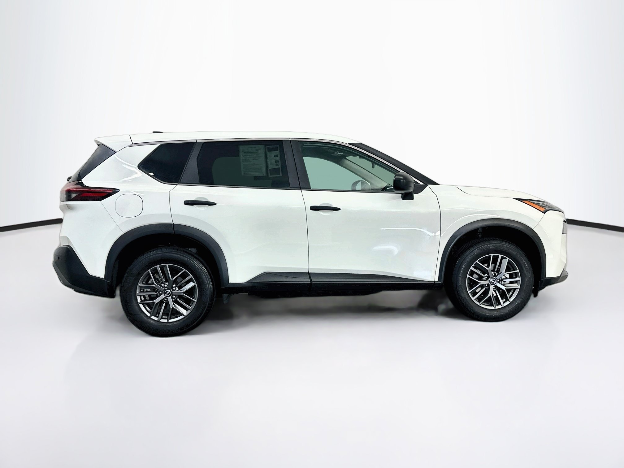 Used 2023 Nissan Rogue S AWD/4WD image 10