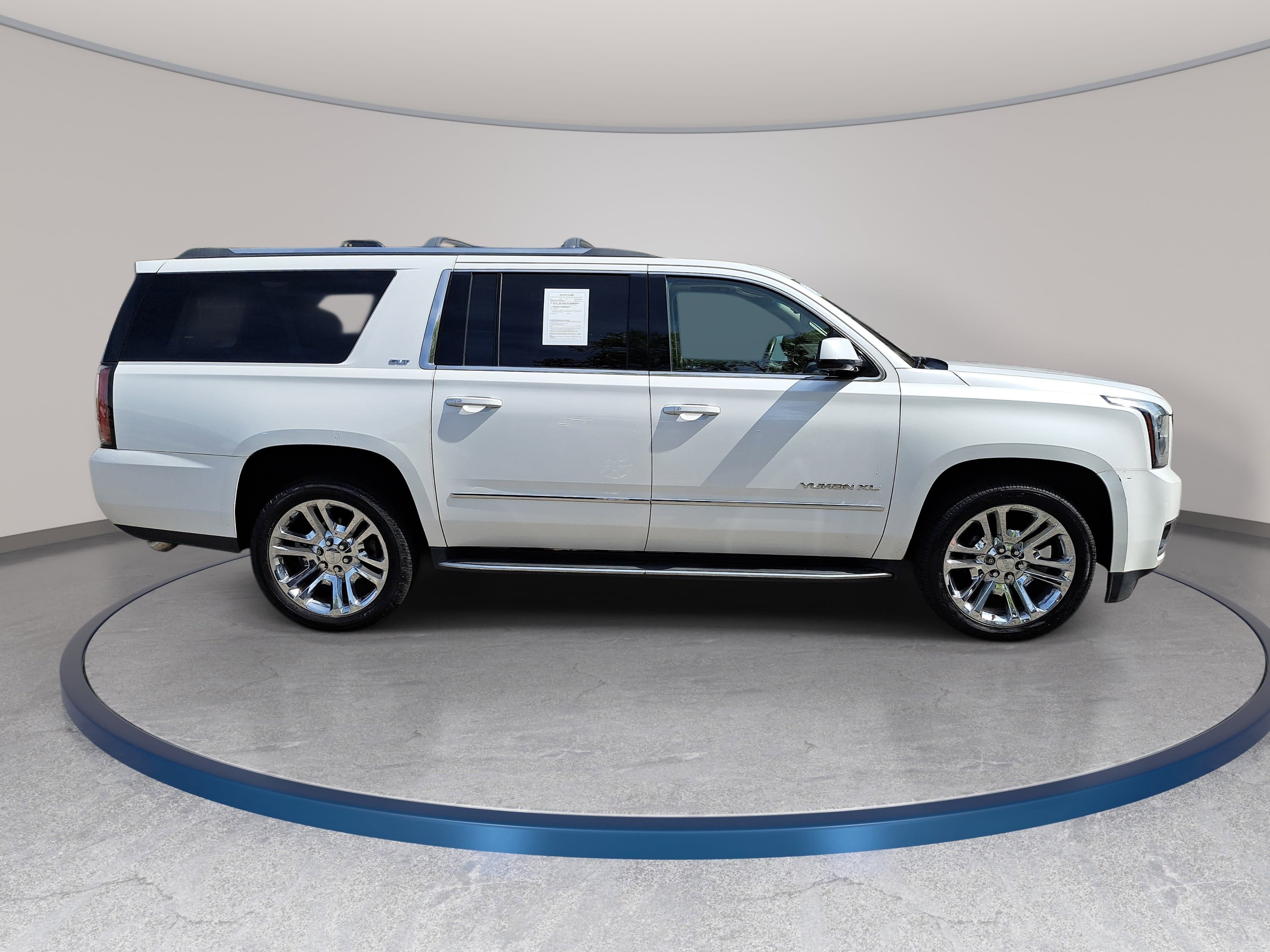 Used 2017 GMC Yukon XL SLT w/ Premium Edition image 4