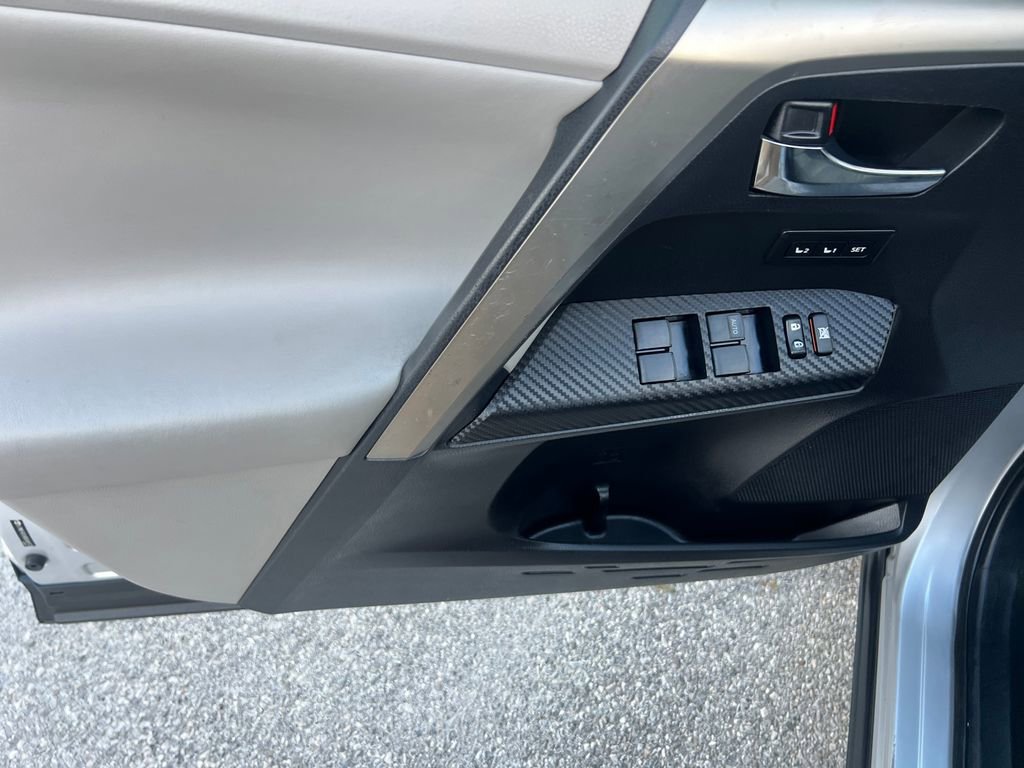 Used 2013 Toyota RAV4 Limited image 10