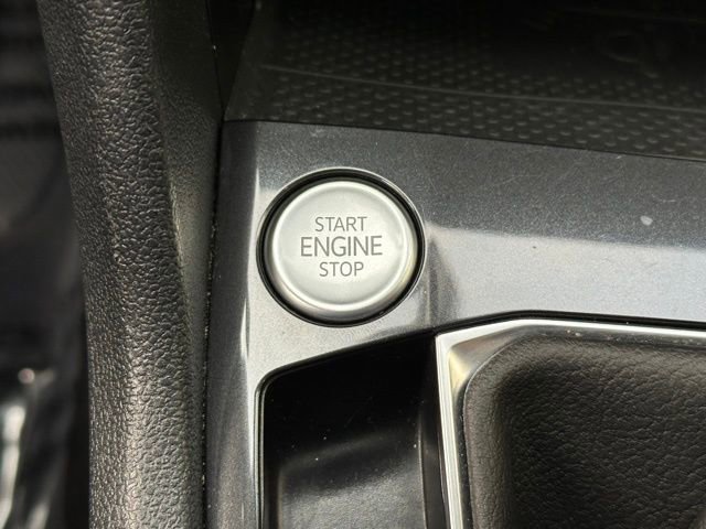 Certified 2022 Volkswagen Tiguan SE R-Line image 38