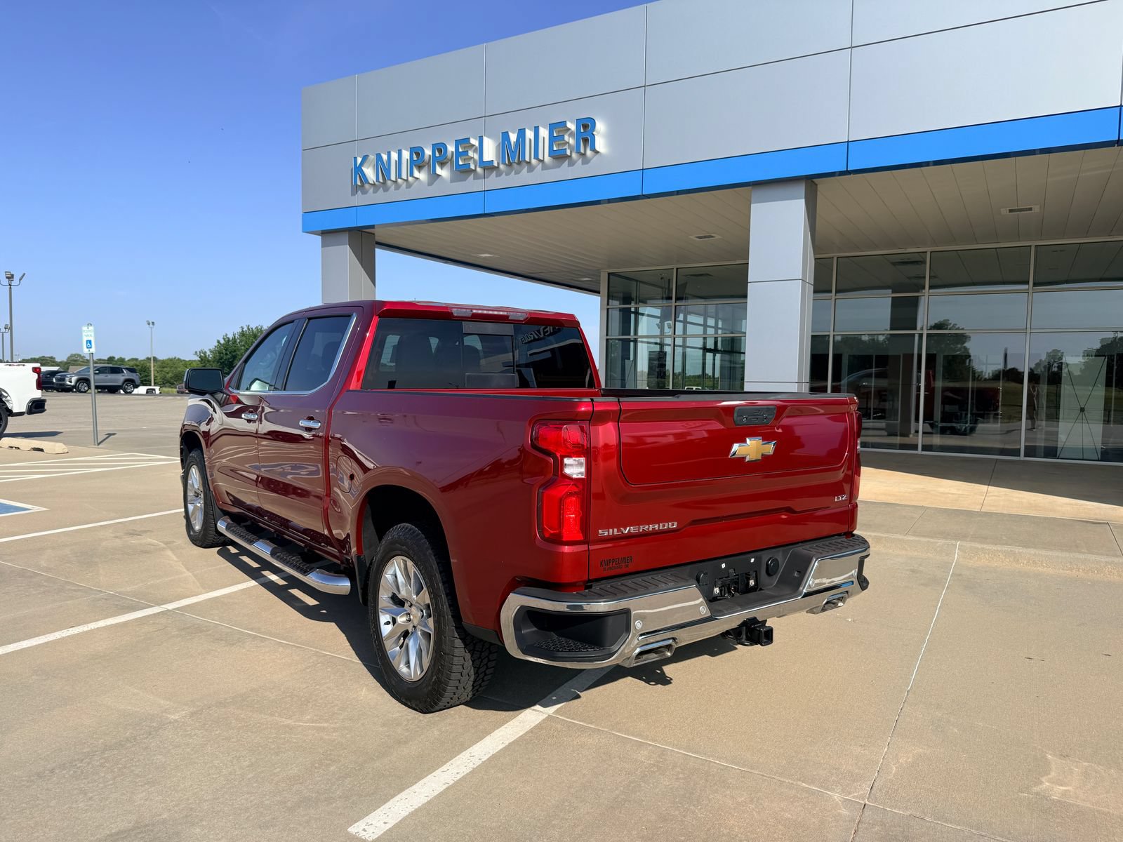 Used 2022 Chevrolet Silverado 1500 LTZ w/ LTZ Premium Package AWD/4WD image 6