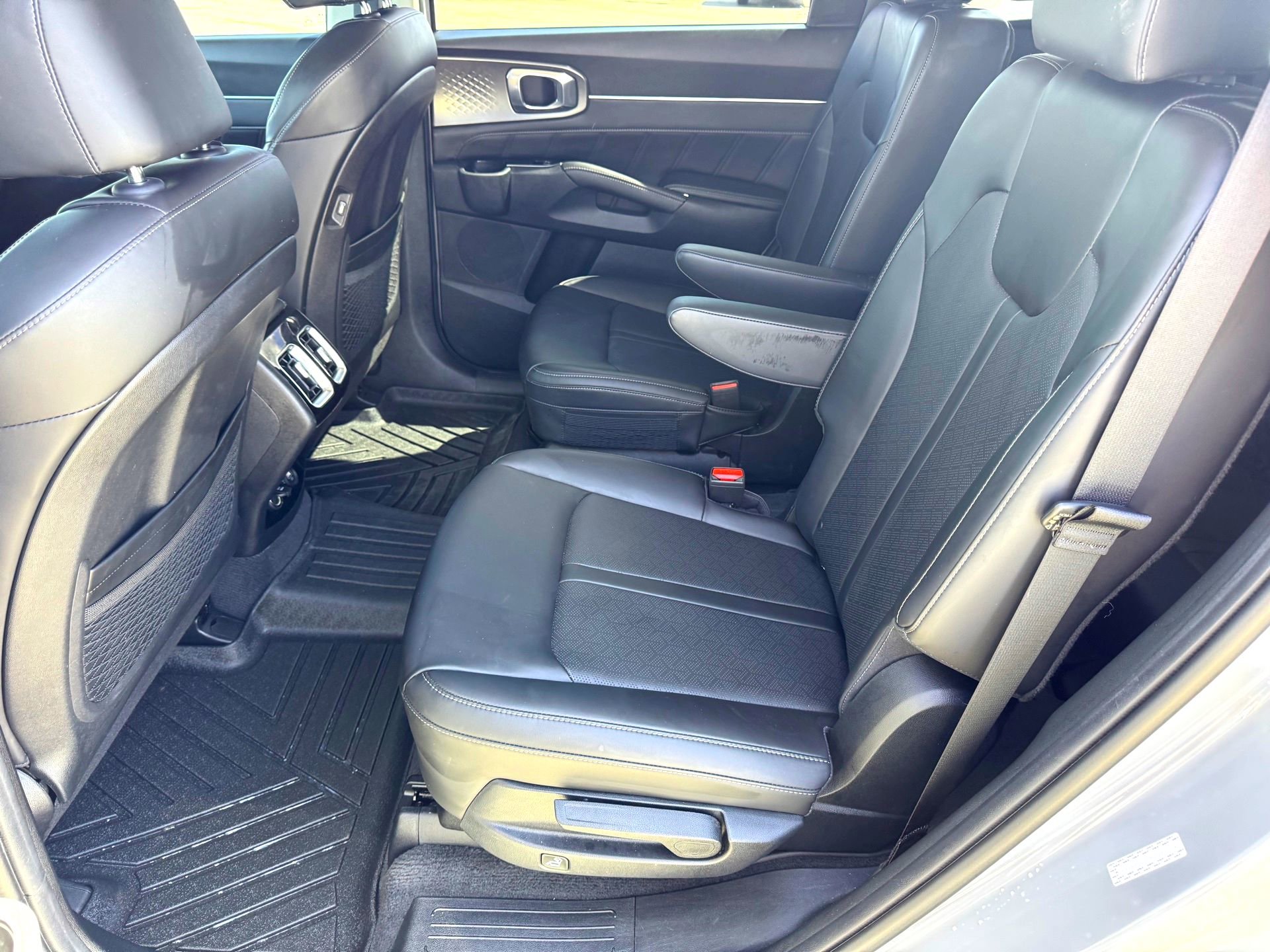 Used 2023 Kia Sorento SX image 18