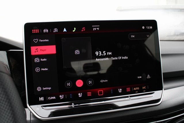 New 2026 Volkswagen GTI SE FWD image 18