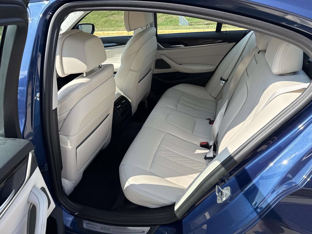 Used 2022 BMW 530e xDrive w/ Premium Package AWD/4WD image 10