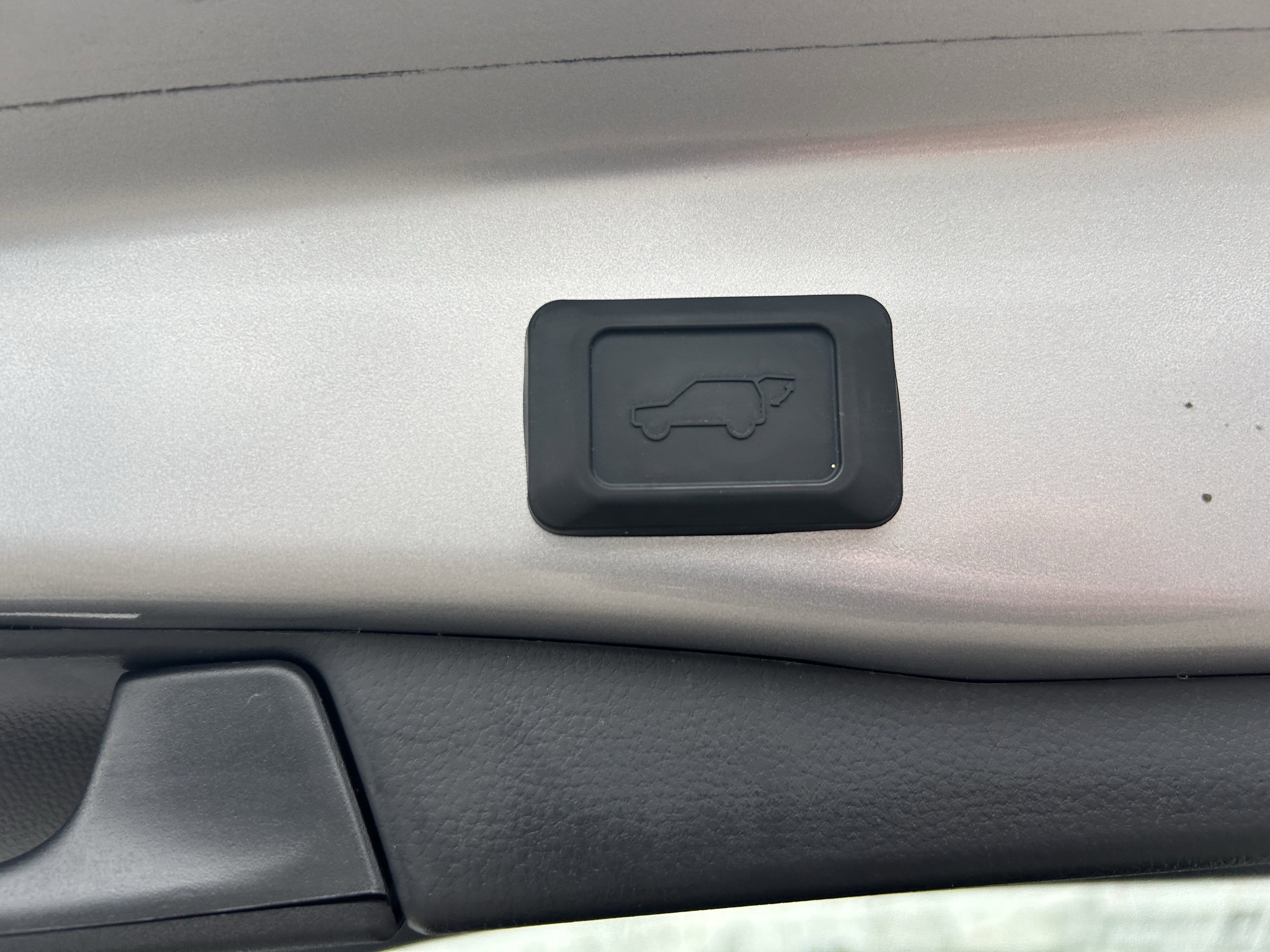 Used 2022 Toyota RAV4 XLE Premium image 28