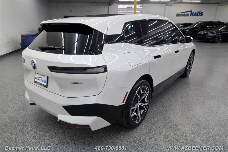 Used 2024 BMW iX xDrive50 w/ Sport Package AWD/4WD image 10