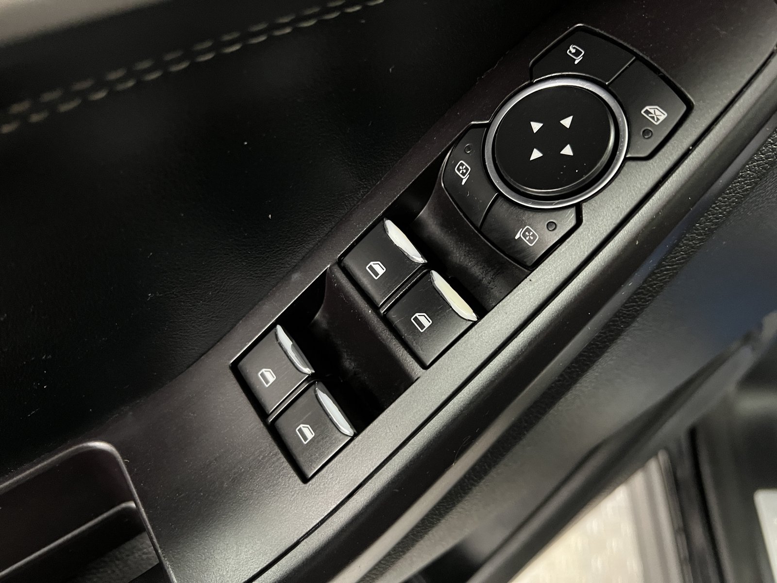 Used 2020 Ford Explorer Limited AWD/4WD image 16
