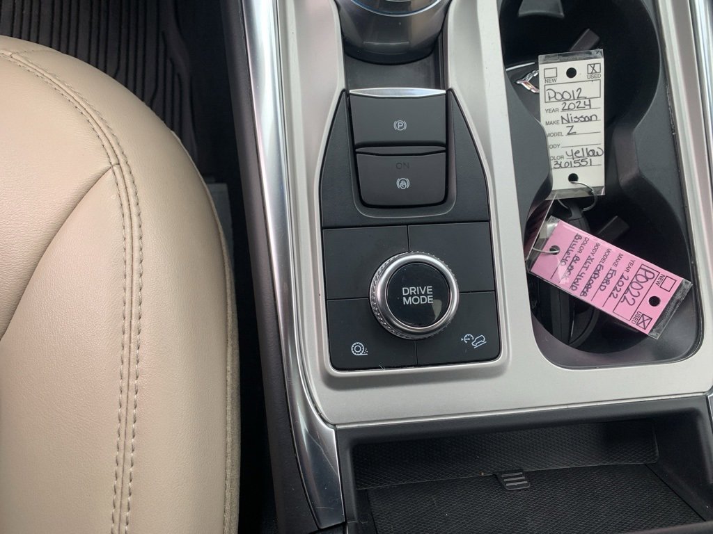 Used 2022 Ford Explorer XLT w/ Equipment Group 202A image 13