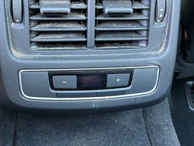 Used 2022 Audi e-tron GT Premium Plus w/ Performance Package AWD/4WD image 25