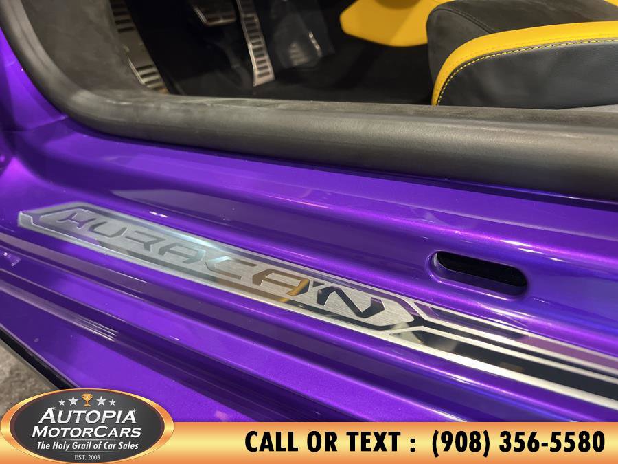 Used 2024 Lamborghini Huracan Tecnica image 17