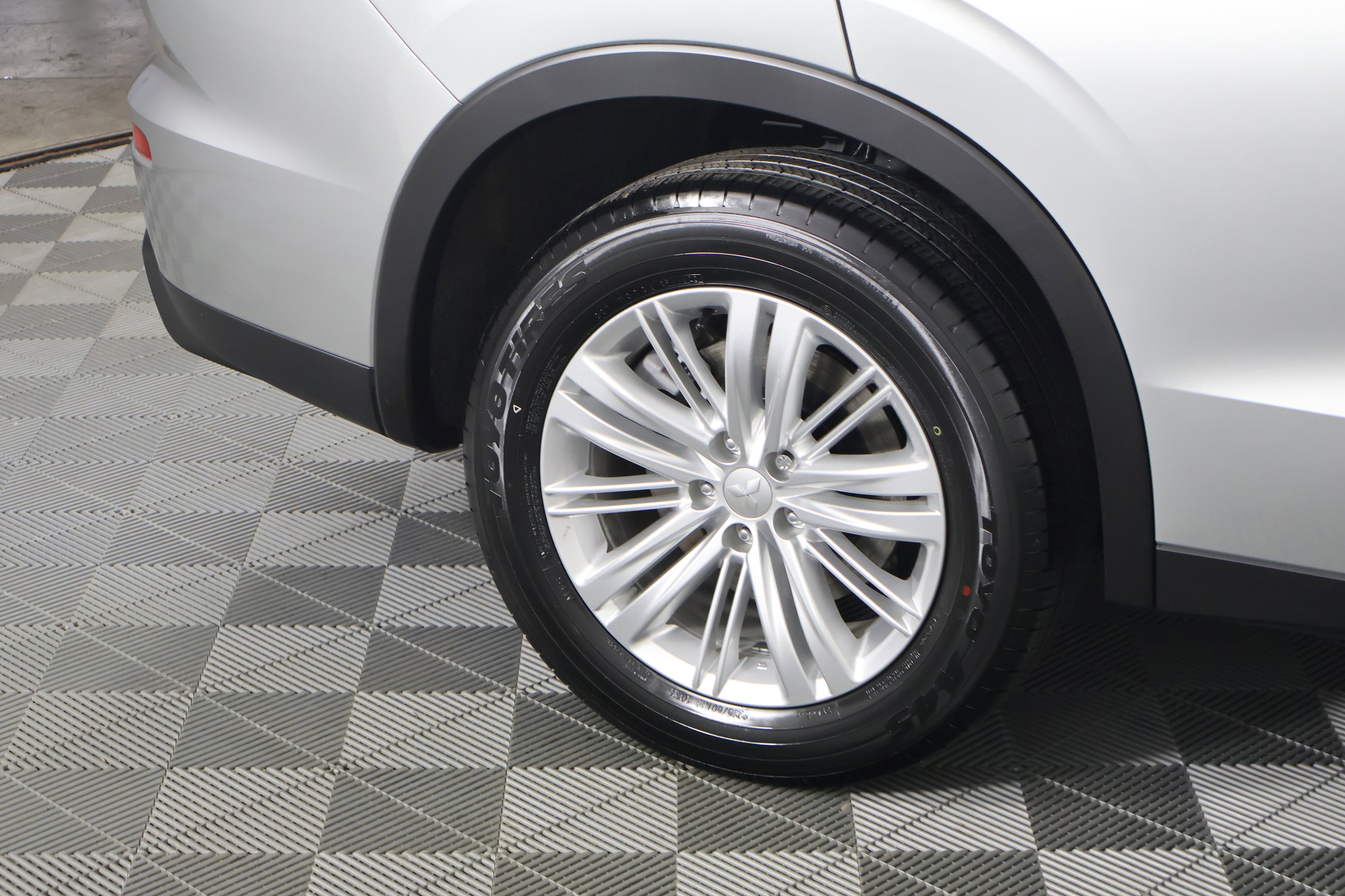 Used 2024 Mitsubishi Outlander ES image 53