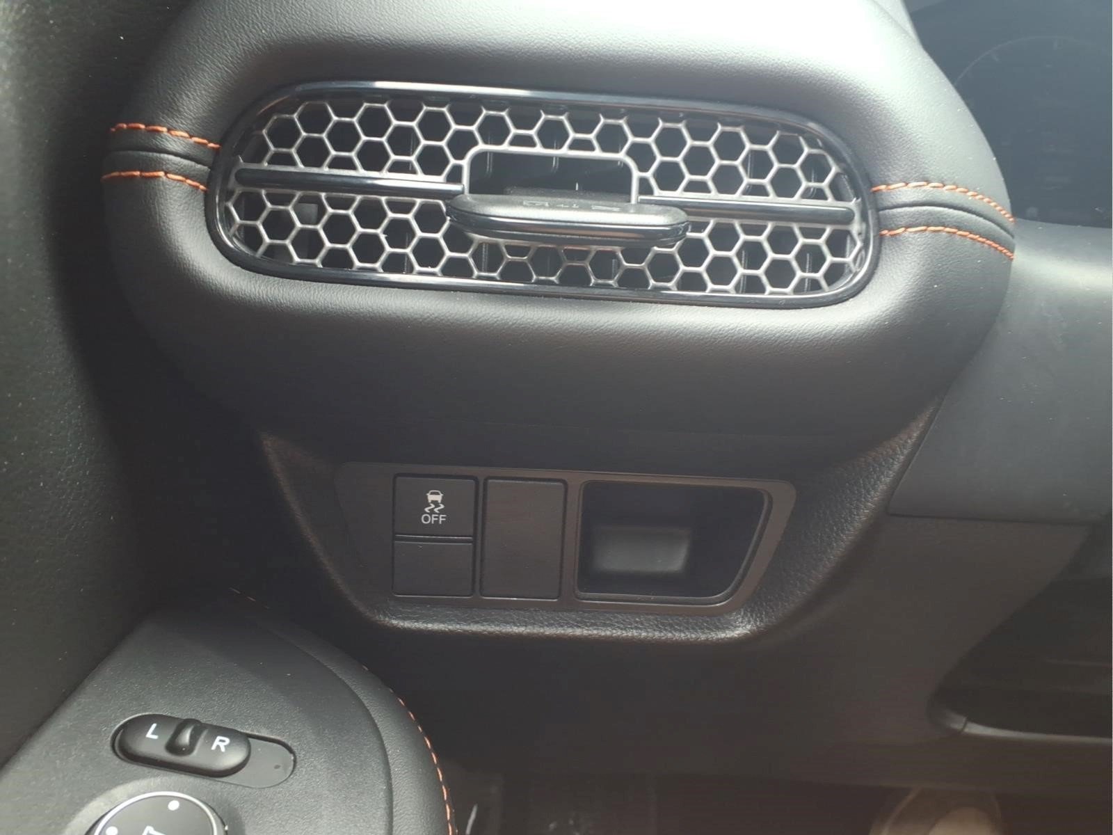 Certified 2025 Honda HR-V Sport image 24