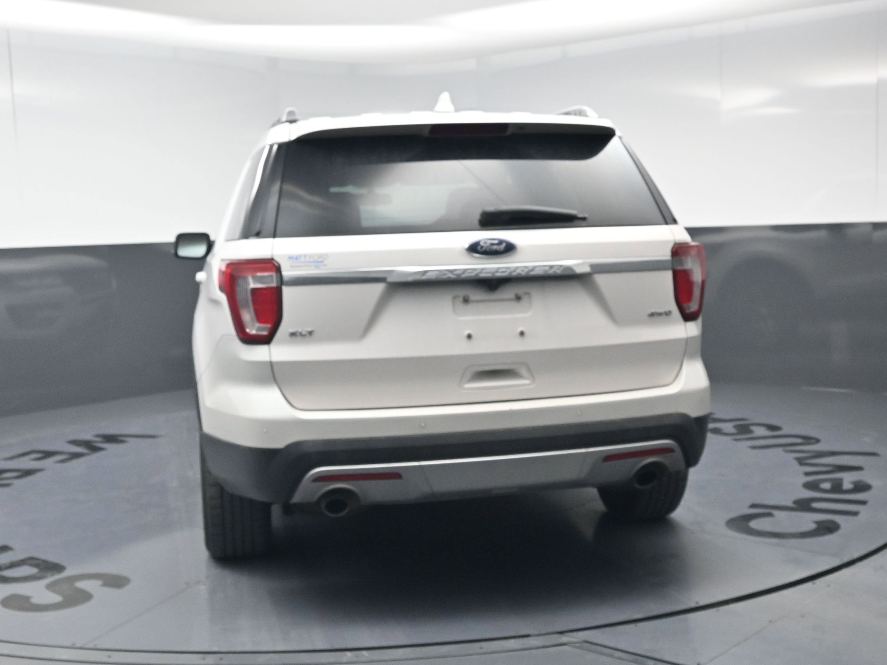 Used 2017 Ford Explorer XLT w/ Equipment Group 202A image 8