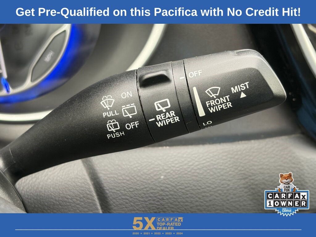 Used 2023 Chrysler Pacifica Touring-L image 22