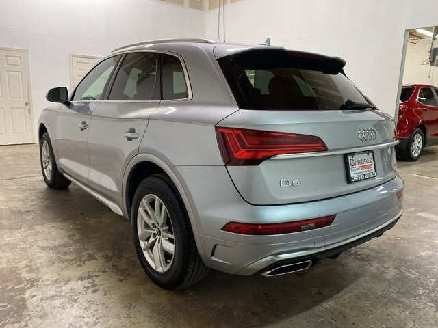 Used 2023 Audi Q5 2.0T Premium w/ Convenience Package image 4