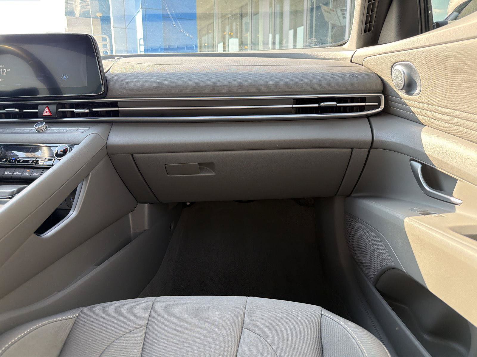 Used 2025 Hyundai Elantra SEL FWD image 29