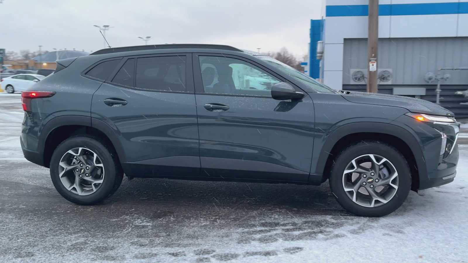 Used 2025 Chevrolet Trax LT w/ Driver Confidence Package image 9