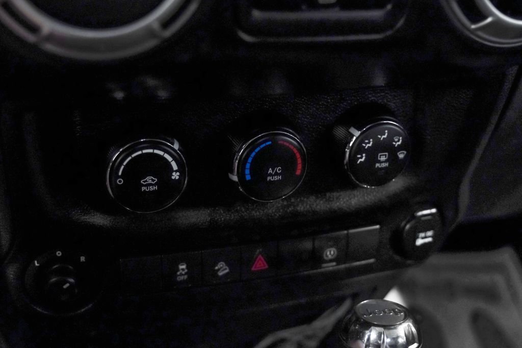 Used 2013 Jeep Wrangler Unlimited Sahara AWD/4WD image 27