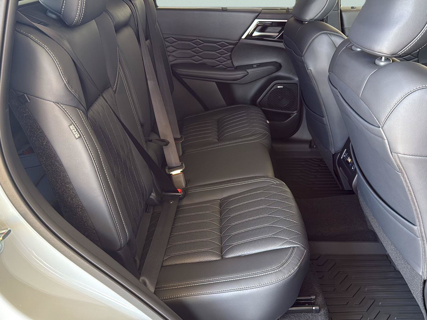 New 2026 Mitsubishi Outlander SEL FWD image 28