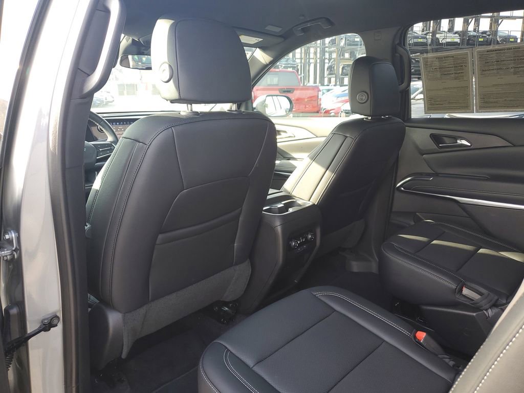 Used 2025 Chevrolet Traverse LT image 15